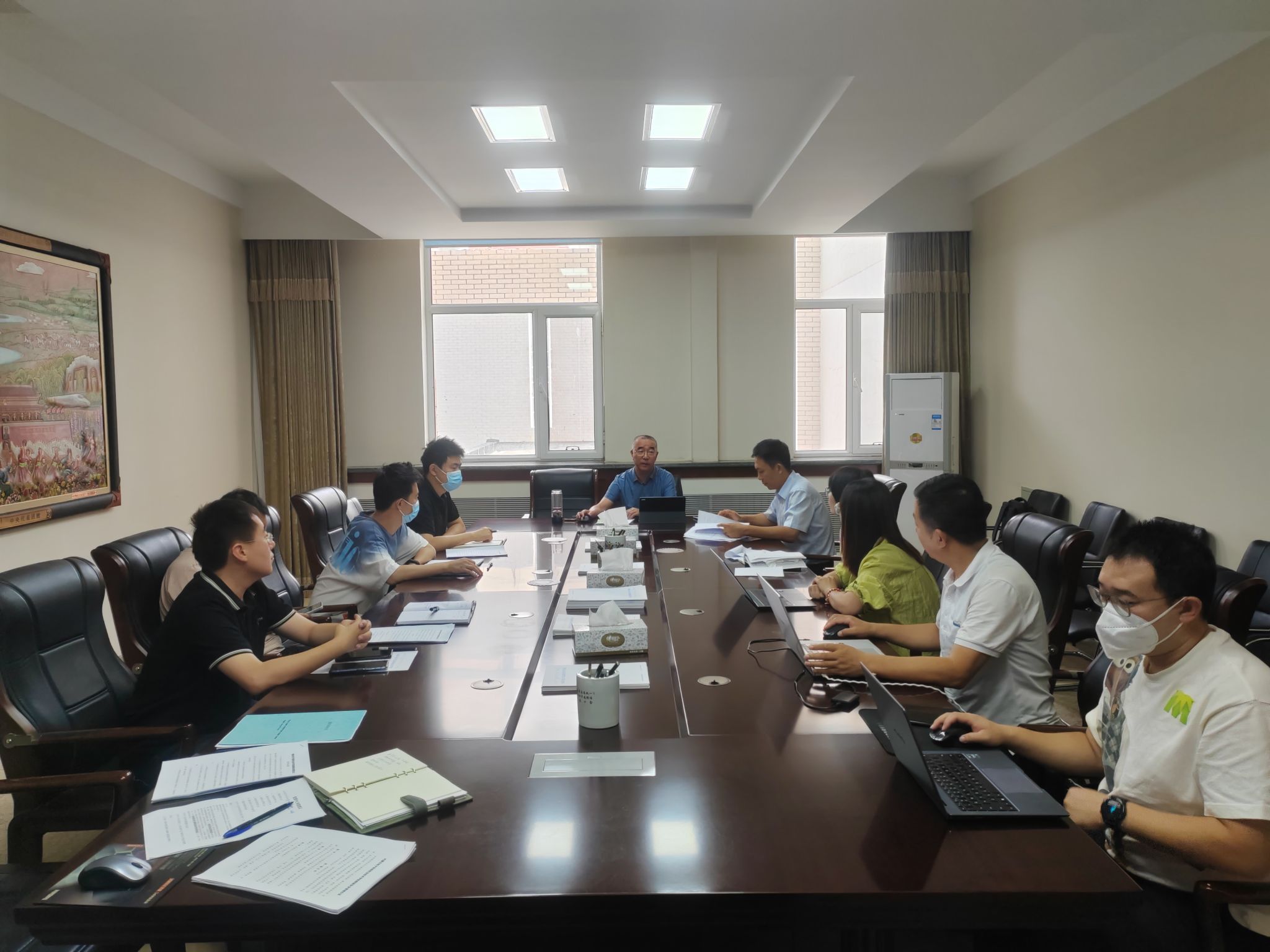 学校召开校本数据中心建设指南研讨会